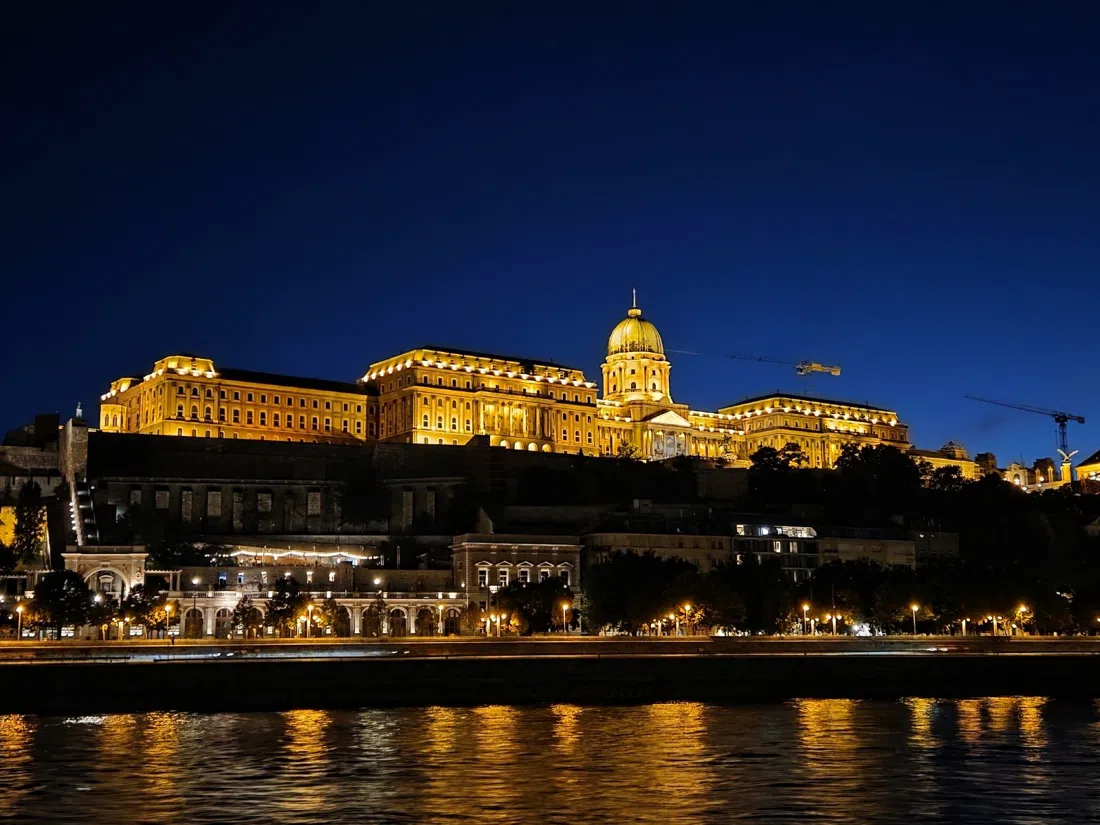 Legenda City Cruises — Danube Legend, Budapest