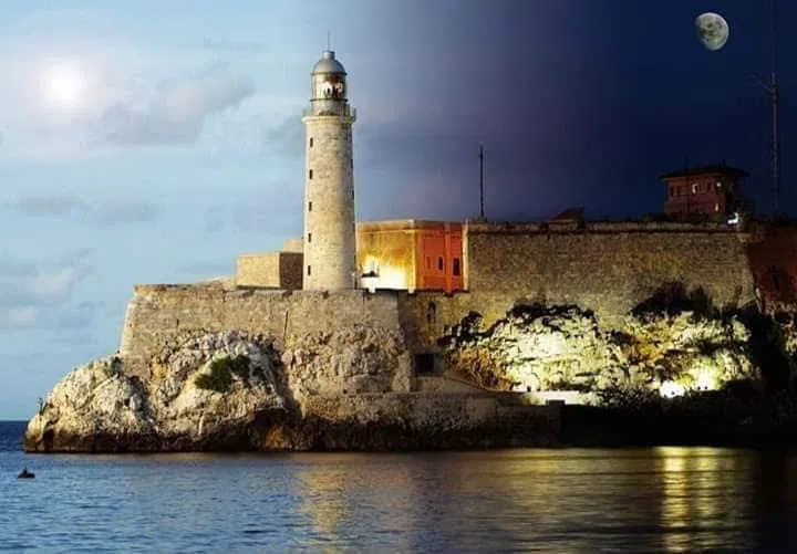 Castillo de los Tres Reyes del Morro (and its lighthouse), Havana