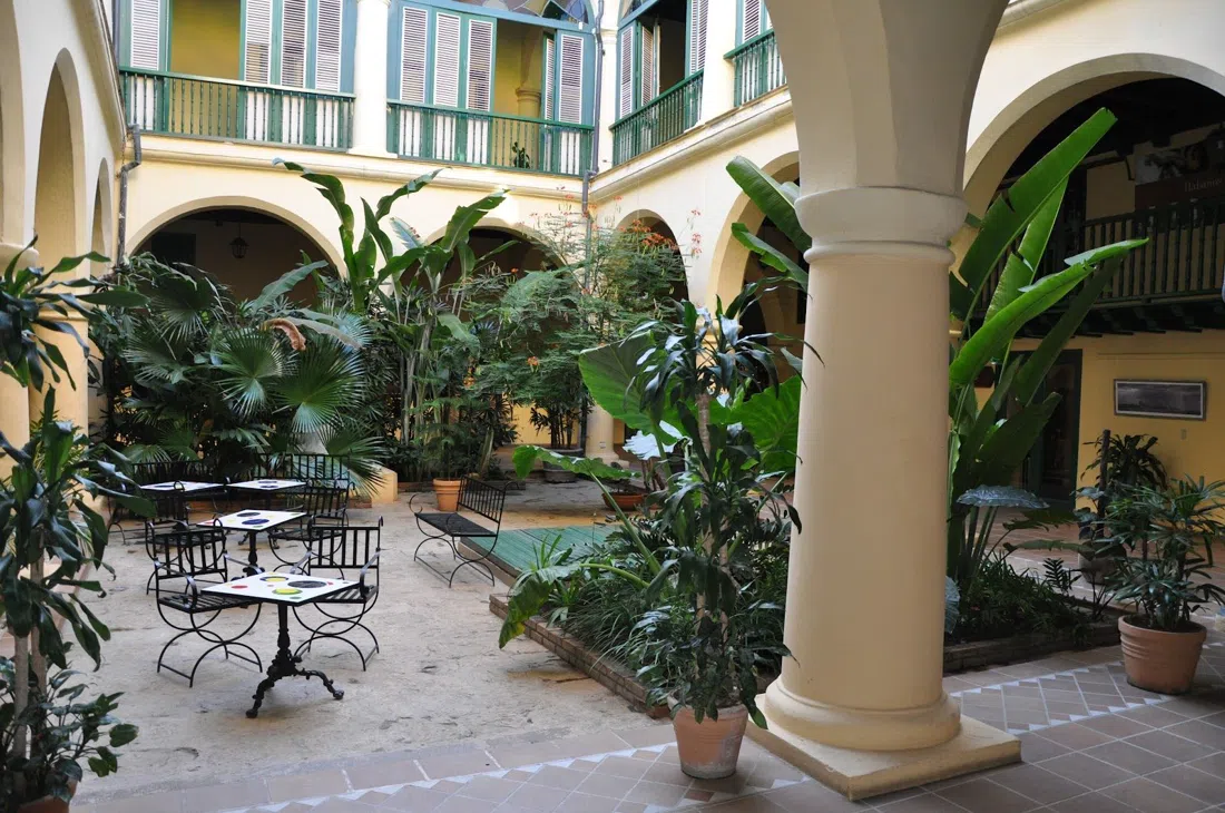 Casa del Habano — Hostal Conde de Villanueva, Havana