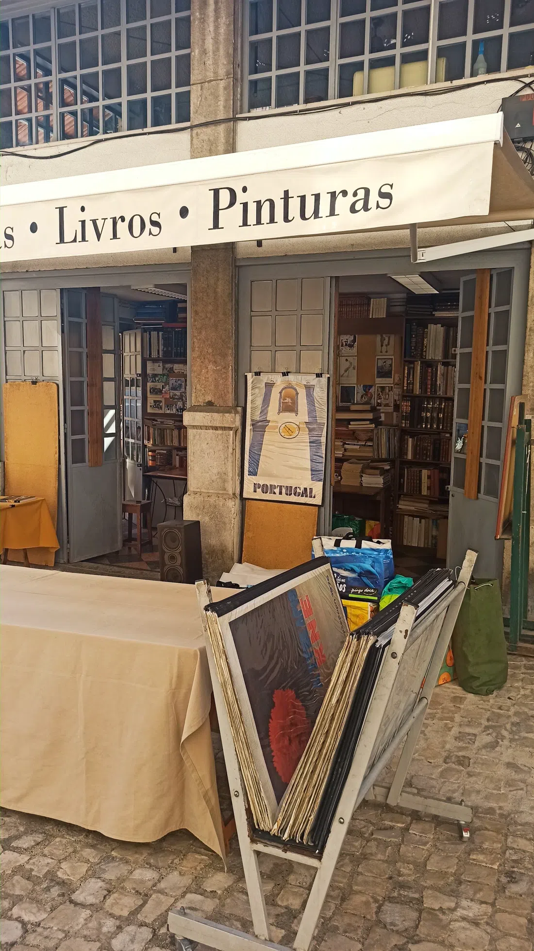Feira da Ladra (Campo de Santa Clara), Lisbon
