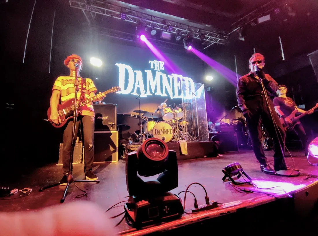 Blondie, Santiago