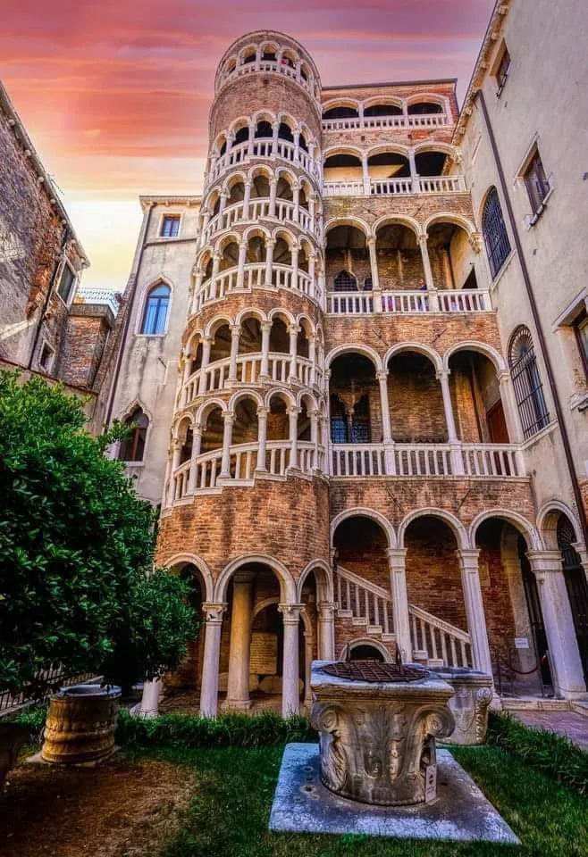 Scala Contarini del Bovolo (Belvedere terrace), Venice